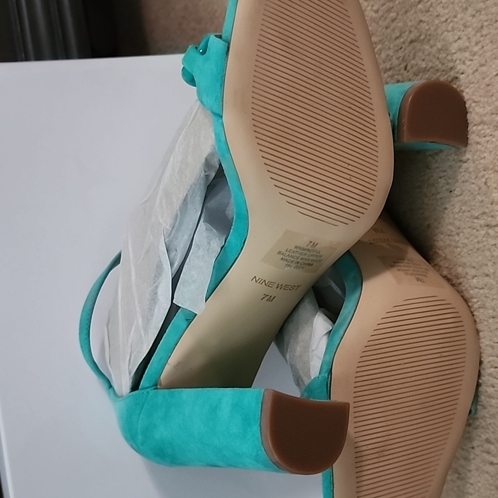 NINE WEST - Picture 5 of 7